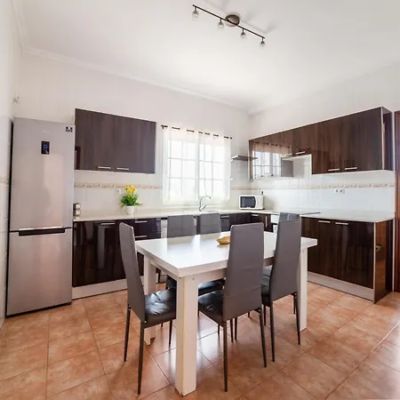 In Near Beaches, Cleaning Included *