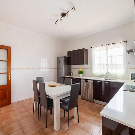 In Near Beaches, Cleaning Included *